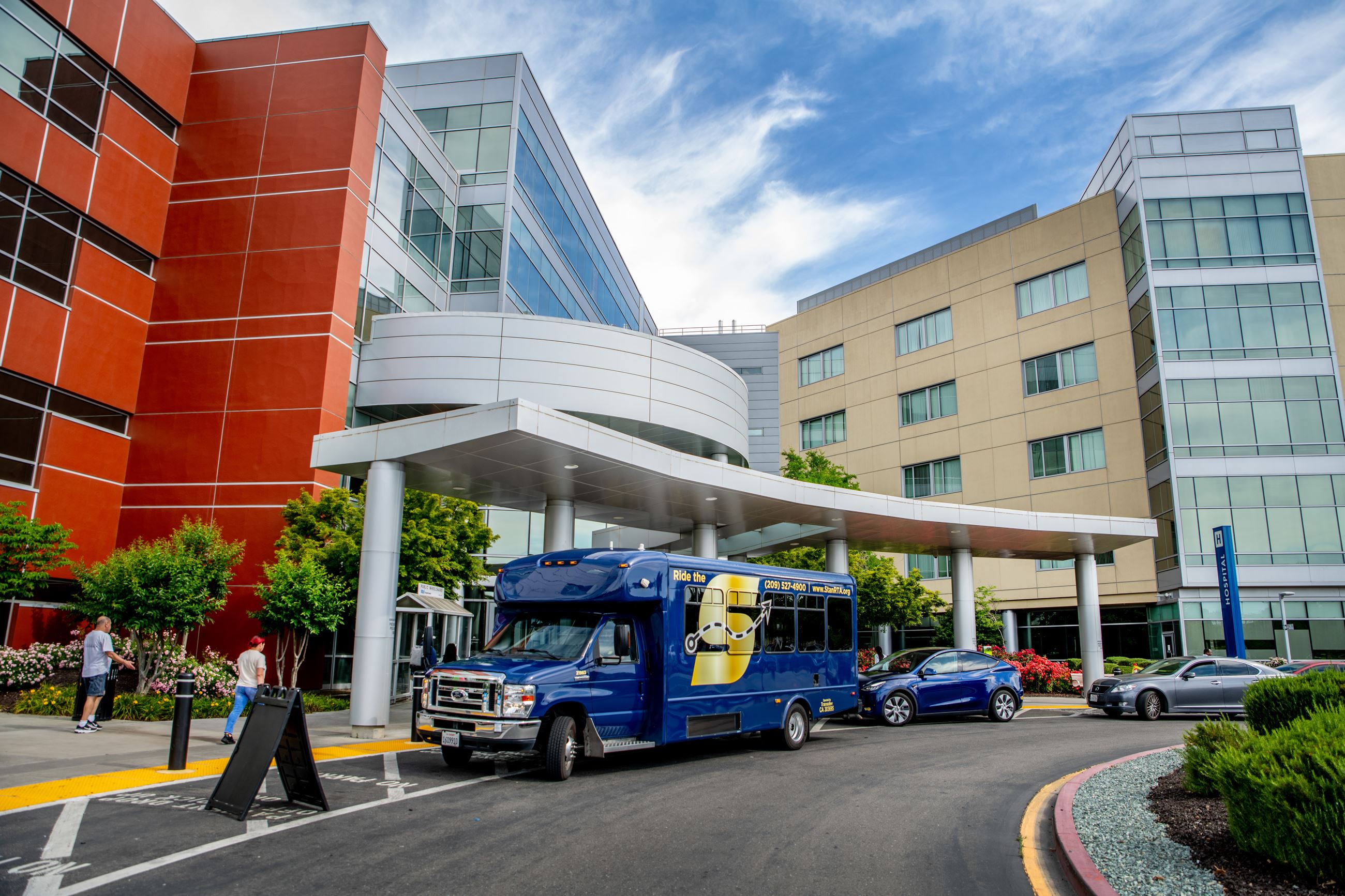 Image of The S bus in front of a medical facility